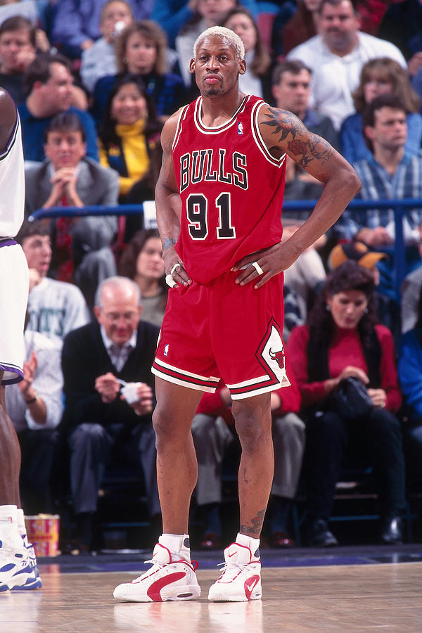 dennis rodman diving for a loose ball